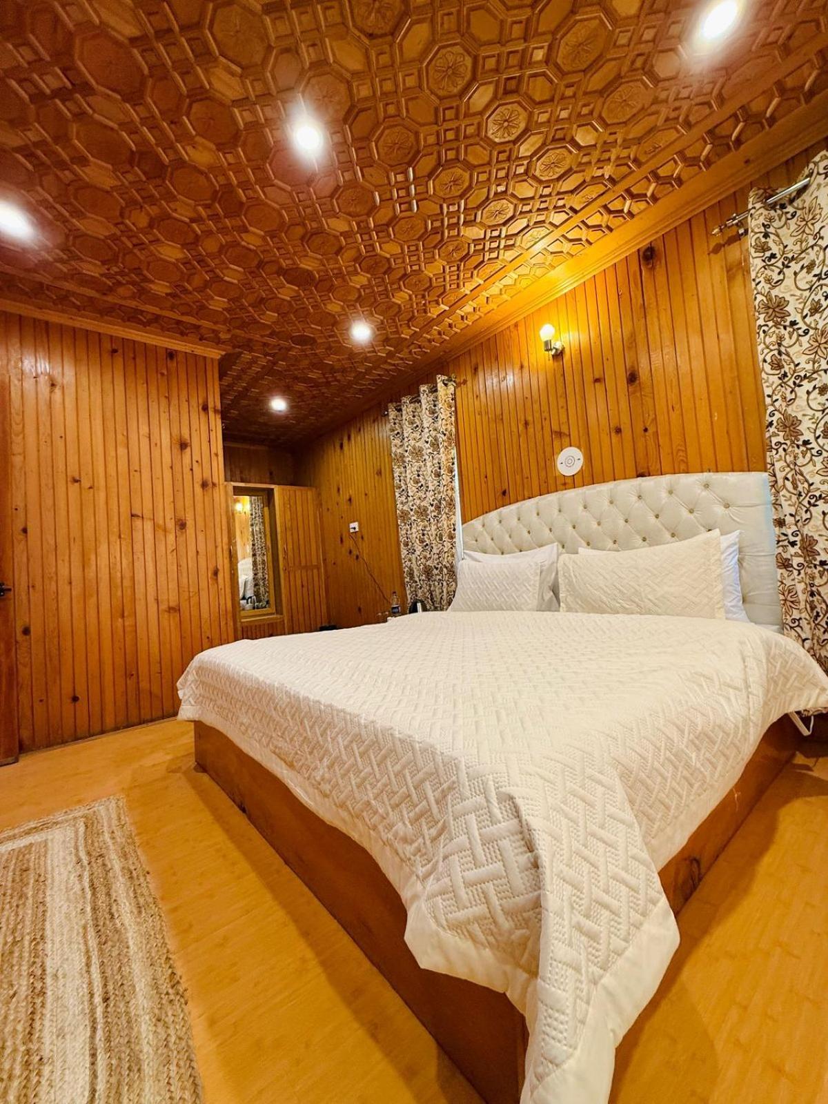 The Pinus Resort Pahalgam Exterior photo