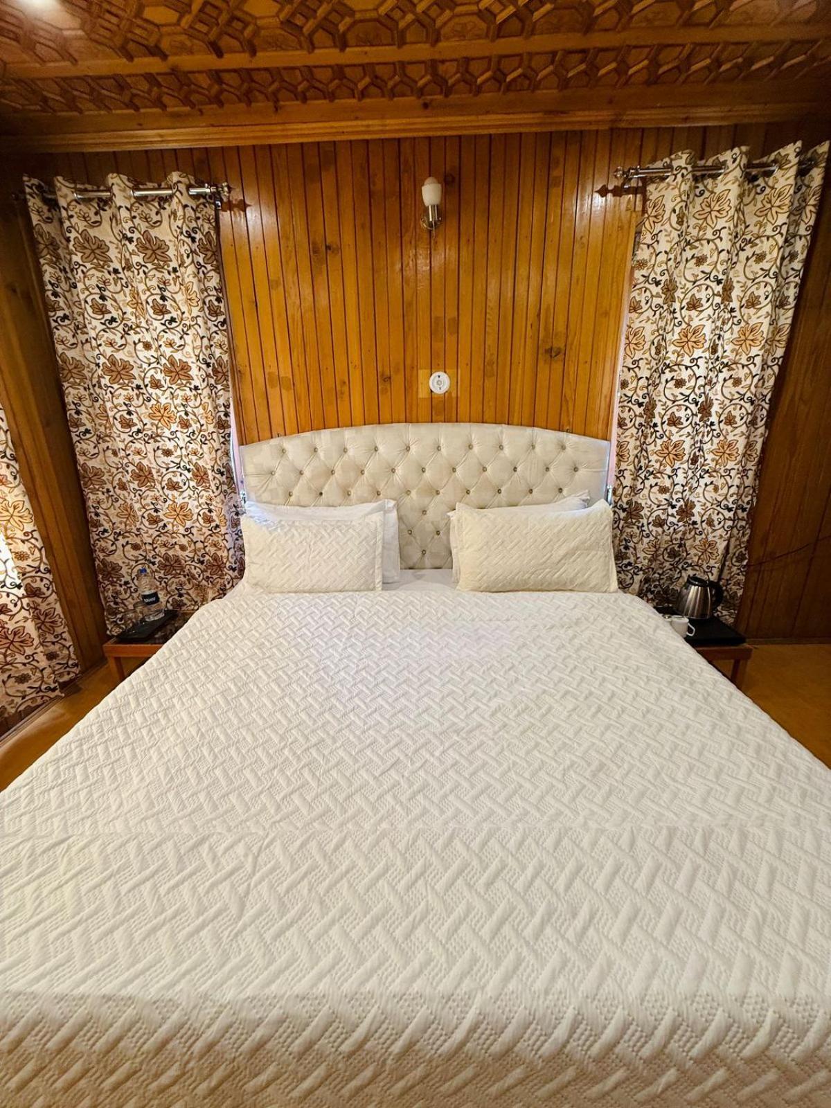 The Pinus Resort Pahalgam Exterior photo