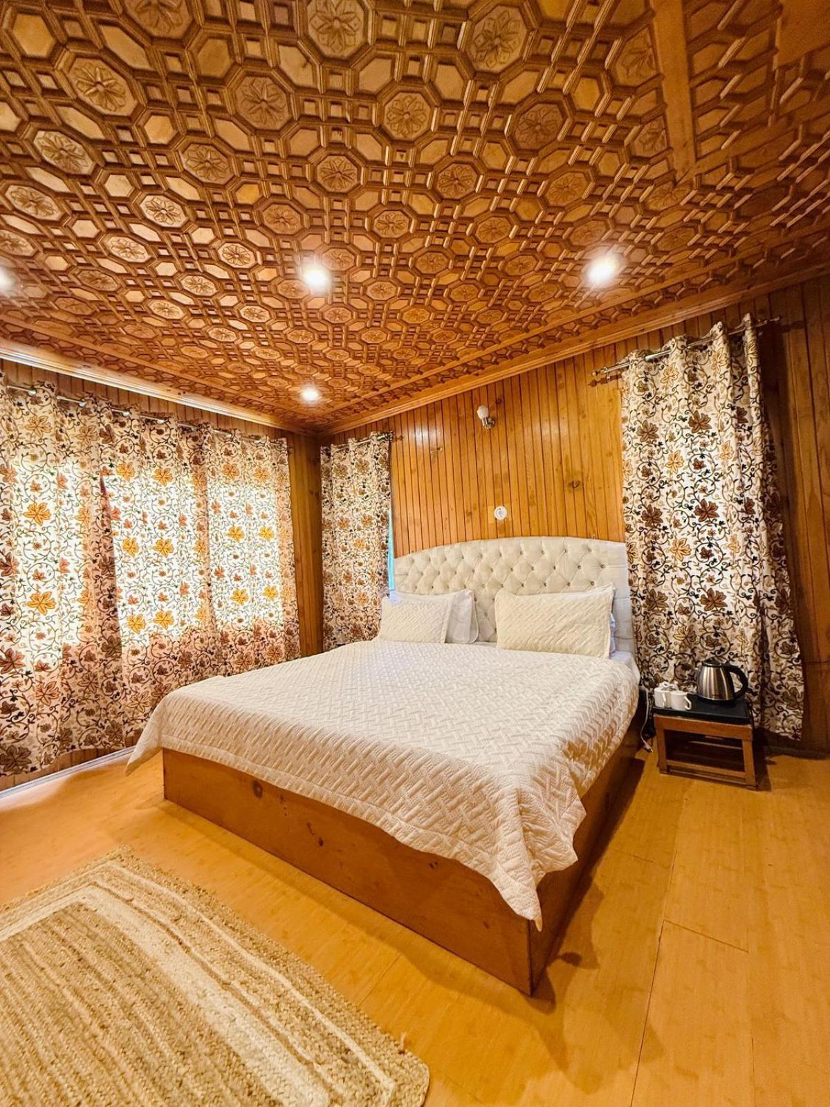 The Pinus Resort Pahalgam Exterior photo